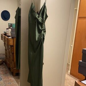 Chic Satin Midi Dress in Forest Green